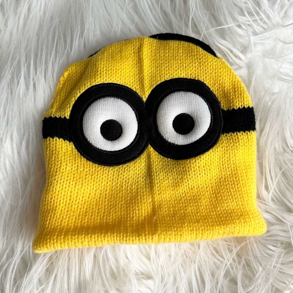 DESPICABLE ME MINIONS REVERSIBLE BEANIE